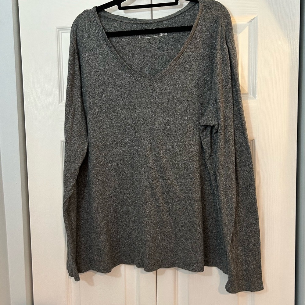 Eddie Bauer Women’s 2XL Gray V-Neck Long Sleeve Tee Lightweight Knit